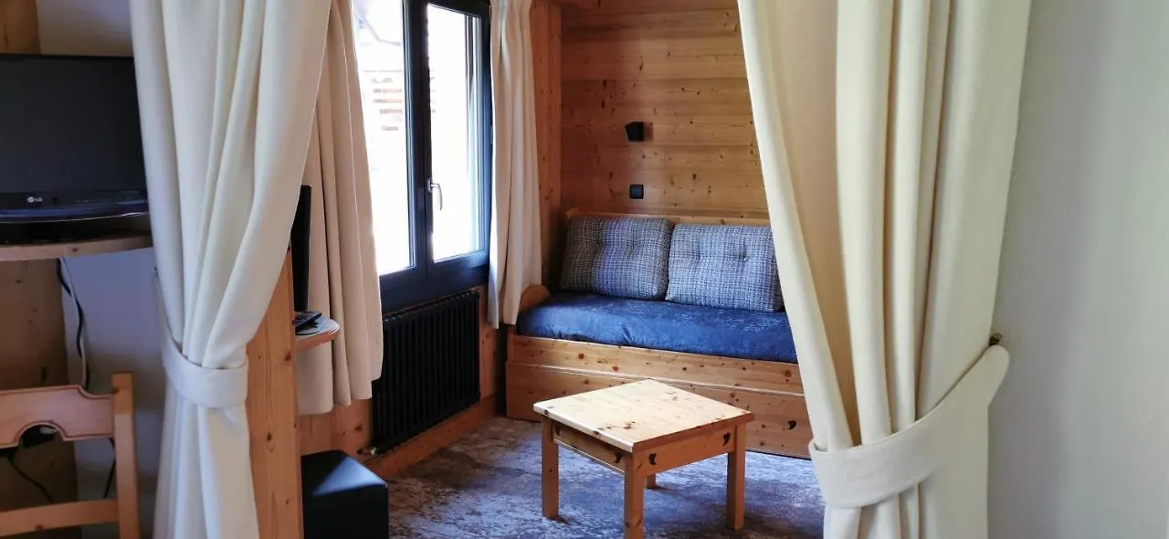 Hotel-Chalet Les Ecureuils Restaurant, Piscine, Garage Le Grand-Bornand 3*,  France
